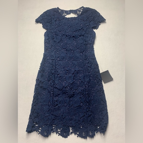 Lulus Navy Blue Open Back Dress all over lace - size Medium NWT - Picture 1 of 7